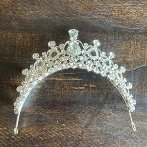 Costume tiara (no missing stones)